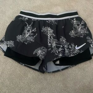 nike size small tennis shorts